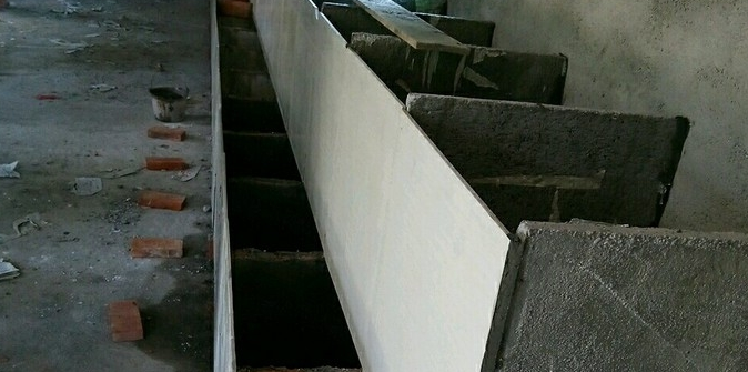 上层和下层之间叠层错开而建的单层竹鼠立体池